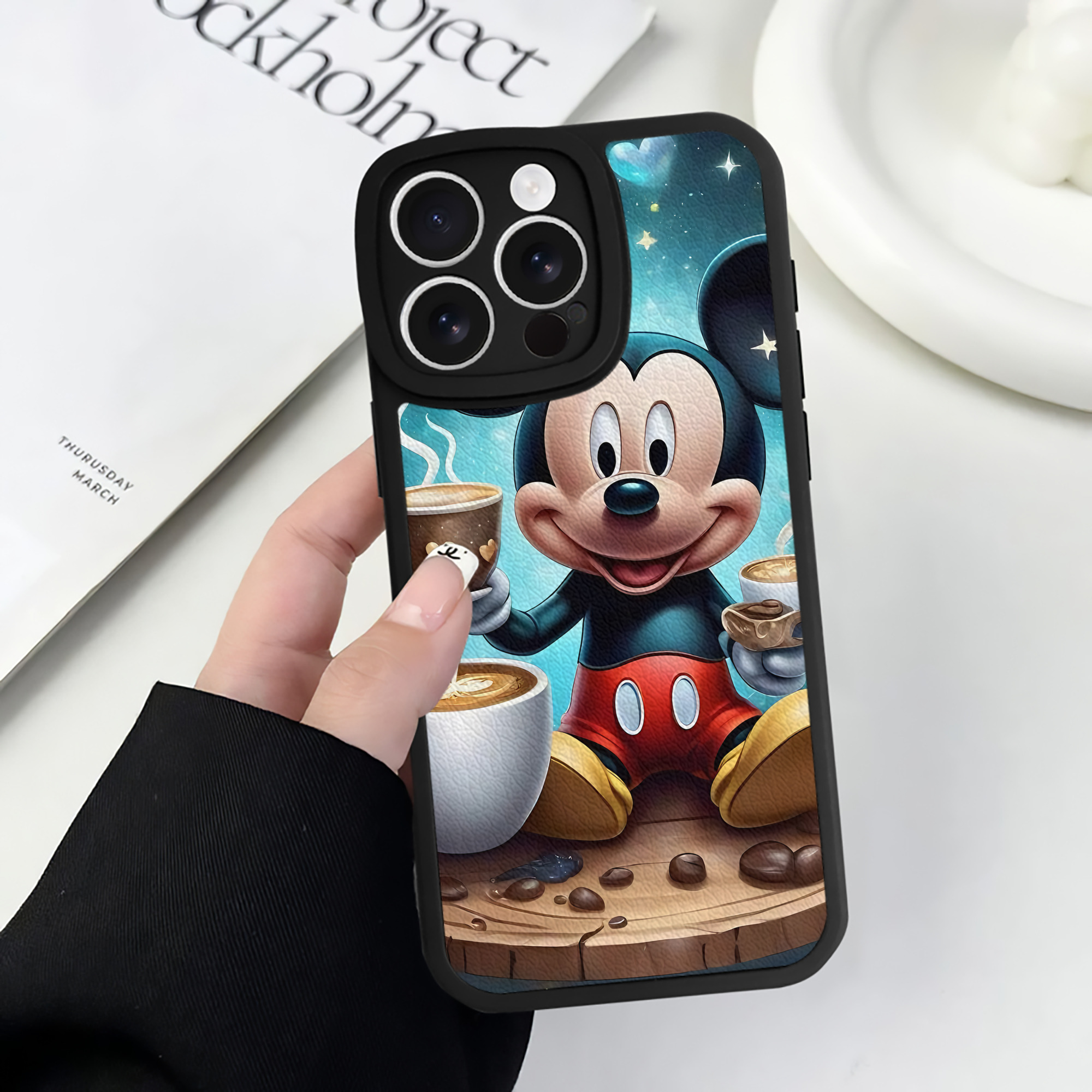 （画像用） ミッキーマウス Mickey Mouse 【iPhone 16シリーズ対応】シリコンスマホケース（レザー調） 材質：シリコン